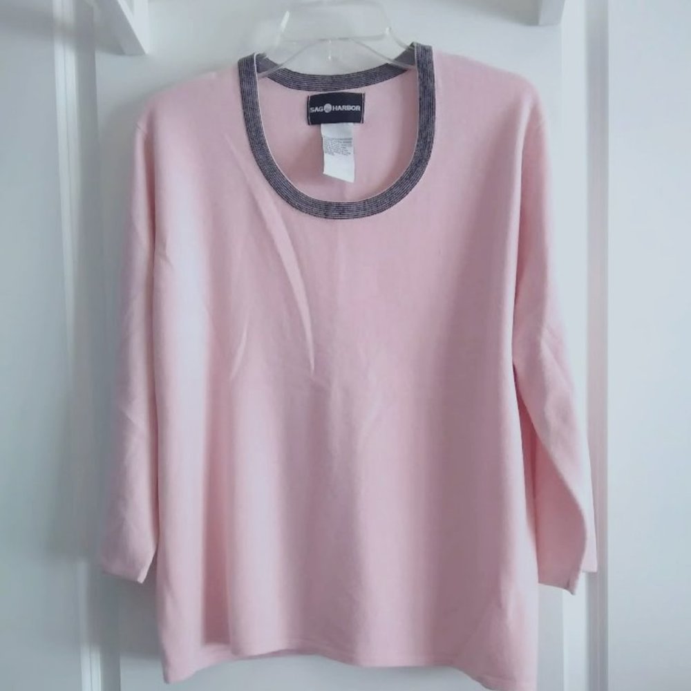 SAG HARBOR 3/4 Sleeve Pink Black Neckline Sweater
